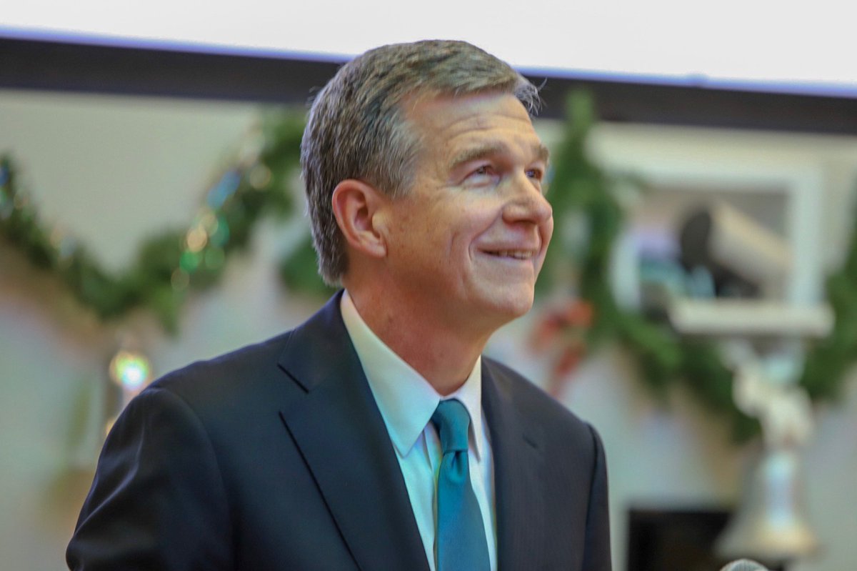 clt_alliance's tweet photo. CEO &amp; Co-founder of @AvidAutomates, Mike Praeger, and @NC_Governor came together today at @AXCMusicFactory to announce huge economic development. 1,229 jobs and $41 million invested, a great day for Charlotte! https://t.co/dAbLydy6Lt