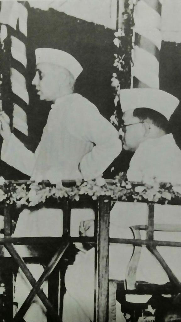 netaji_subhas's tweet photo. Jawaharlal Nehru addressing supporters at the 1938 INC session as Subhas Chandra Bose looks on.
#subhaschandrabose, #netaji, #netajisubhaschandrabose, #jaihind, #longlivenetaji, #inquilabzindabad, #longliverevolution, #freedommovement, #indianindependence https://t.co/8ztHRAh0AD