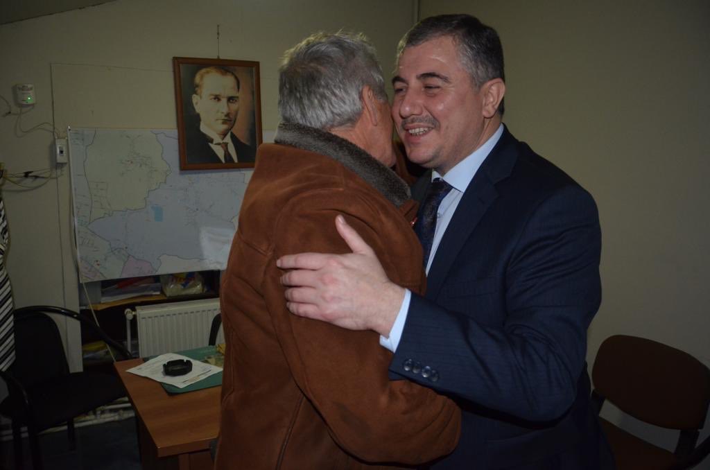 hakan_kuscuoglu's tweet photo. Muhtarlarımızın misafirperverlikleri beni çok memnun etti.
Soğukpınar Mahallesi Muhtarımız olan Sayın İzzet UYSAL beyi ziyaret ettim. https://t.co/40JnT91MOo
