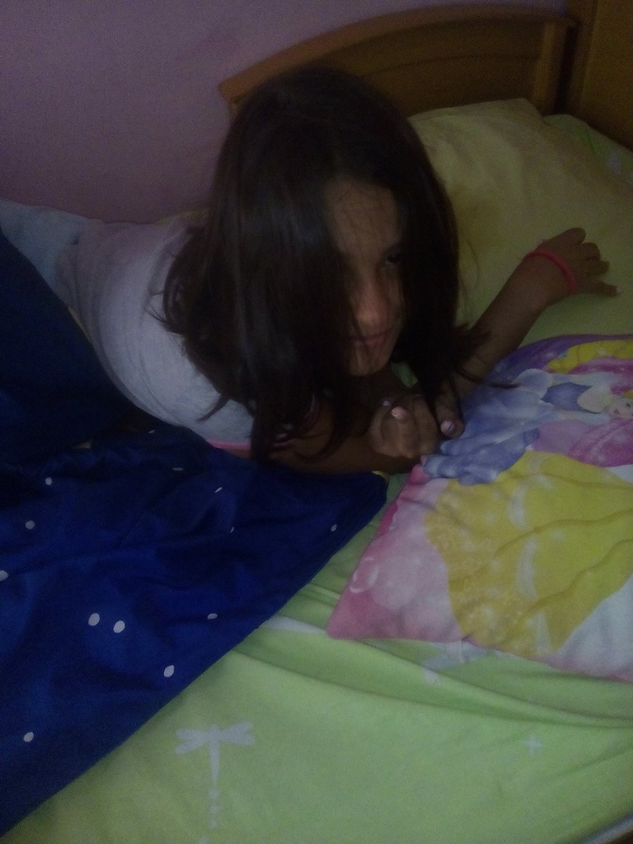 yeniimar24's tweet photo. Cuando tu amiga esta bien loca y no tiene nada que hacer😂 @siguemepuess04 Te amoo💕 https://t.co/twdqD4rJe2