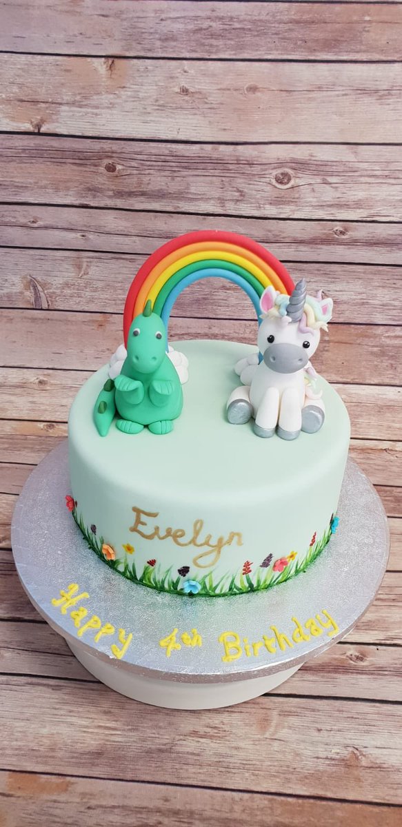 We love this buttercream piped Peppa Pig cake #bespokecakes #notonthehighstreet #iwantone #mad4cakes #bakedonthepremises