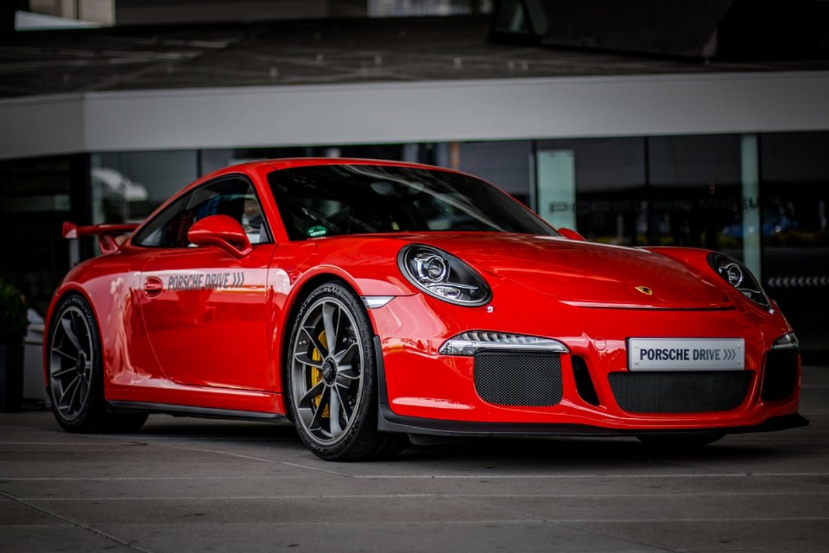 HouseAutomotive tweet picture