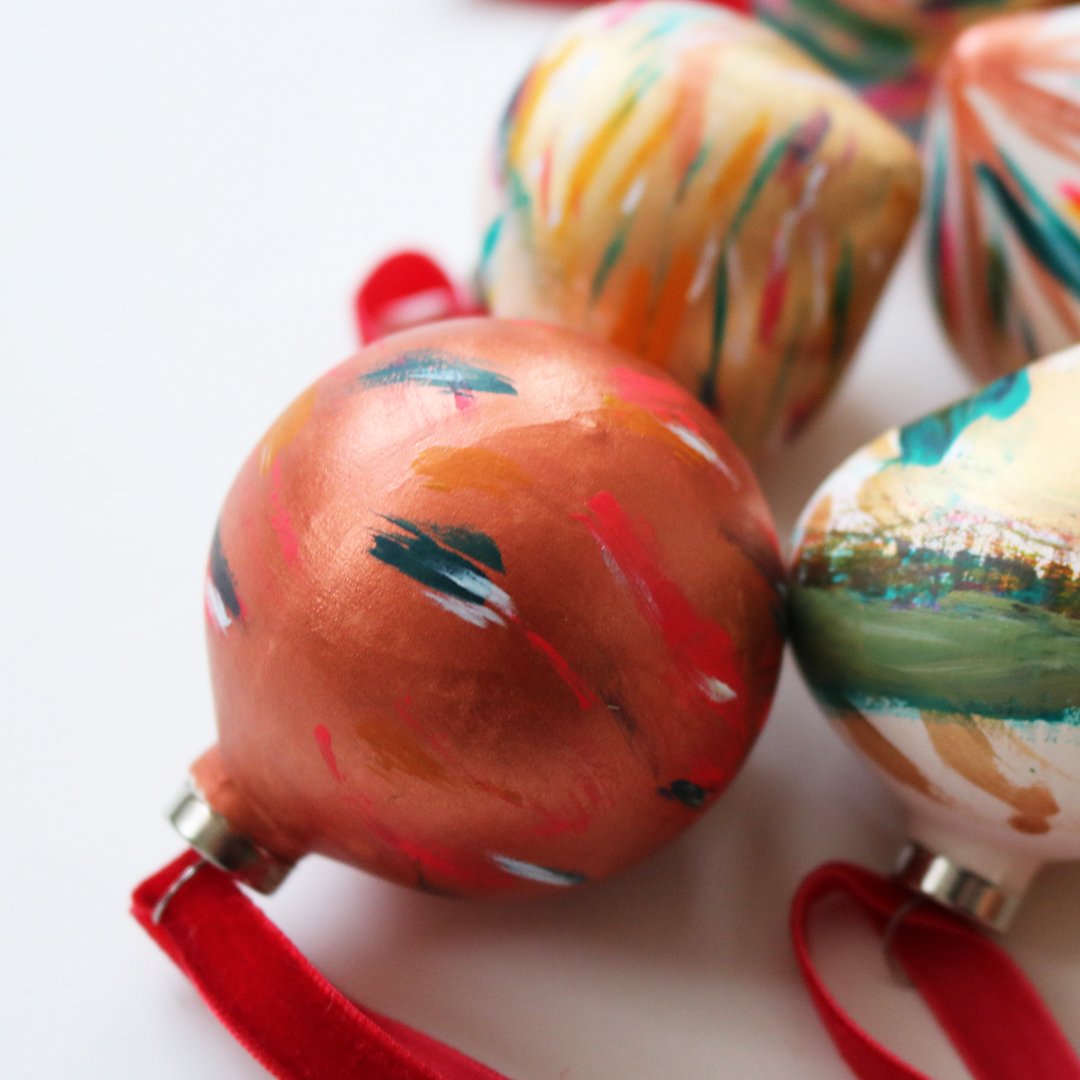sarah_e83's tweet photo. I wrote a new #blogpost all about this delish festive baubles
So easy and such fun to create!
Discover for yourself here:
https://t.co/zHrWVBknLU
#christmasdiy #craftpost #christmascraft https://t.co/pxMtEGdNaQ