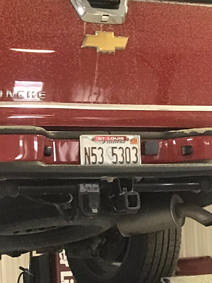 JayGrussing's tweet photo. Got a truck from St. Louis and a truck from Texas in the southwest Minnesota shop today. #Largecustomerbase https://t.co/IxgMkClV4O