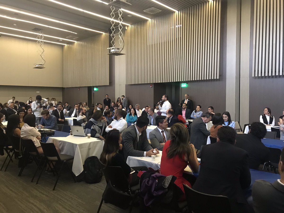 CloudBasedTic's tweet photo. @jorgerojas Hace la primera actividad del día con nuestros empresarios en el cierre de #CrecimientoyConsolidación y #ExpansiónDeNegocios @AppsCo @Ministerio_TIC https://t.co/GCrlPGdoQb