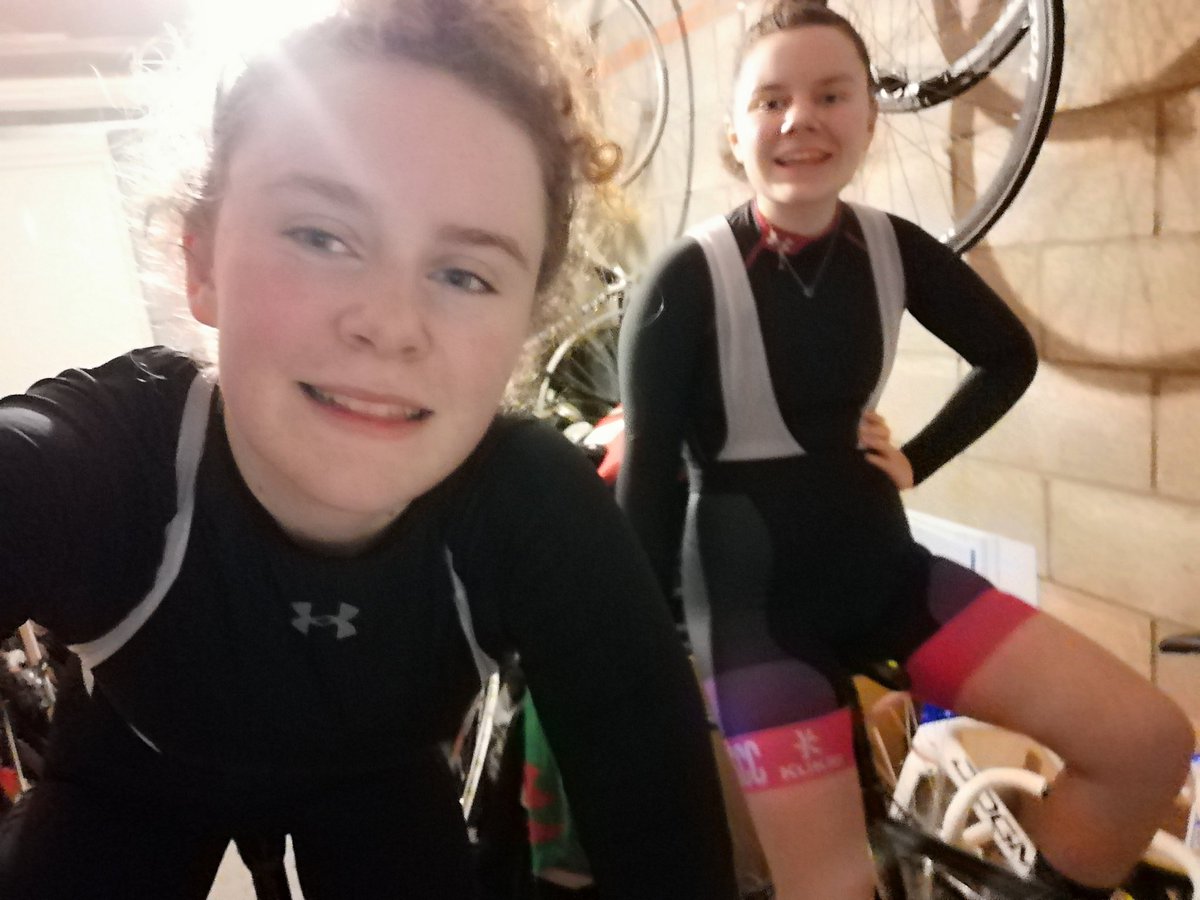 Ellshaw01's tweet photo. Bit of company for turbo today👯 #bigsis https://t.co/9JzWSNZ44h