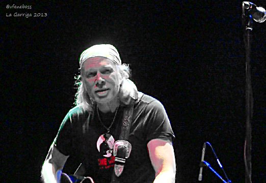 Sir <a href="/Elliottmurphy/">Elliott Murphy</a> at Small Fancy Village at Spain. Fighting with Show and T-Shirt Not To Close the Cute Traditional Cinema Club.
#Memories those years there. Thnks Elliott.