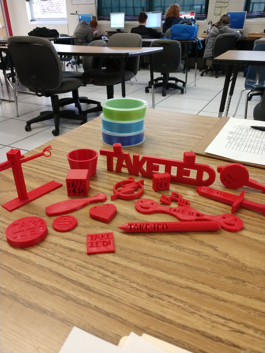 ReedFagan1's tweet photo. Students designed trinkets for their friends (with a shameless plug for the class) and printed them out! Now to wrap in bows! #IED #SMNorth #HockerGrove #PLTW https://t.co/45WkGHdYAz
