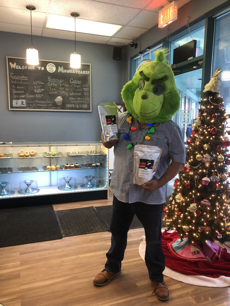 Monkeycakes_CA's tweet photo. Everyone likes getting coffee for Christmas! Even grumps. So...if ya know one...
#monkeybrew 🐵☕️ https://t.co/WPHzGMdIZt