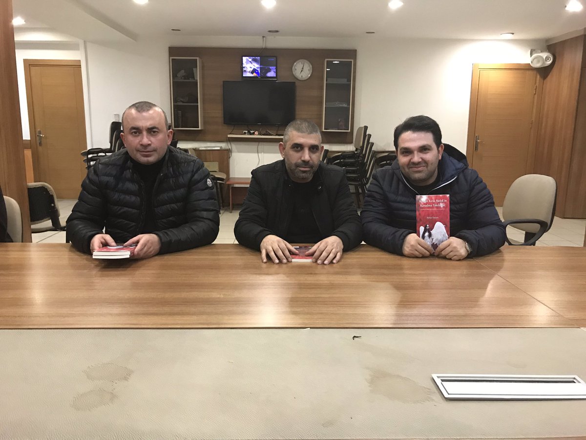 hakan_kuscuoglu's tweet photo. #AkParti Merkez İlçe yönetim kurulu haftalık toplantımız SiyasiHukukiİşler başkanımız Hasan ŞENGÜLOĞLU başkanlığında yapıldı.

Toplantımızda @rukiyetrynyazar kızımızın kitabını Arkadaşlarımıza dağıttık.Yüreğine,emeğine sağlık yanındayız. https://t.co/jWuw3Iralm