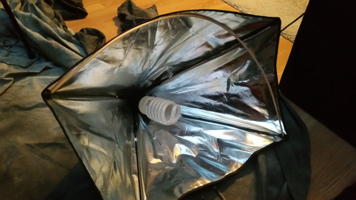 Sub will nicht artig sein- die Lösung ist der Rohrstock. 
Uneinigkeit, wer jetzt Müll rausbringt? Rohrstock. 
Softbox kaputt? Öhm...