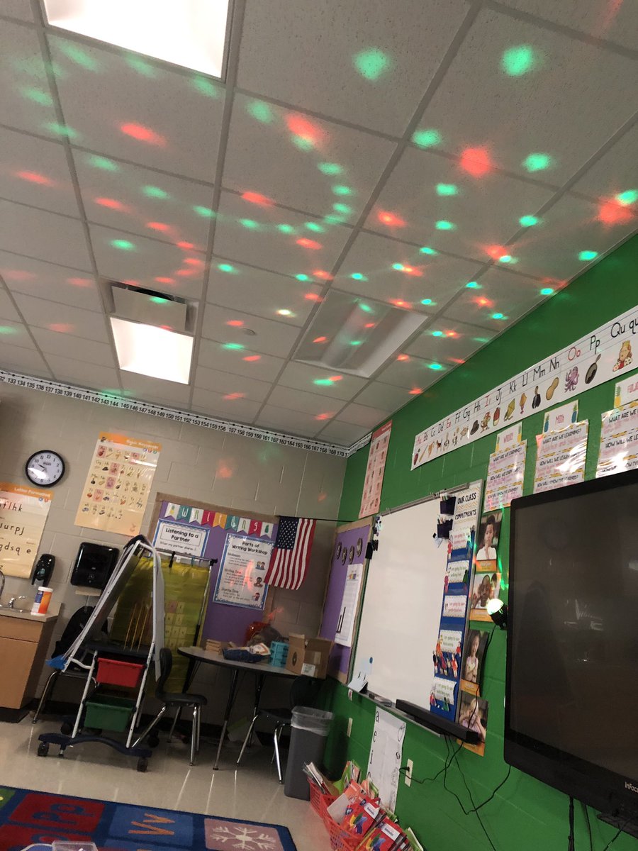 GonzalezLSEArts's tweet image. Just a little holiday fun! @MattVillasana #CREteach