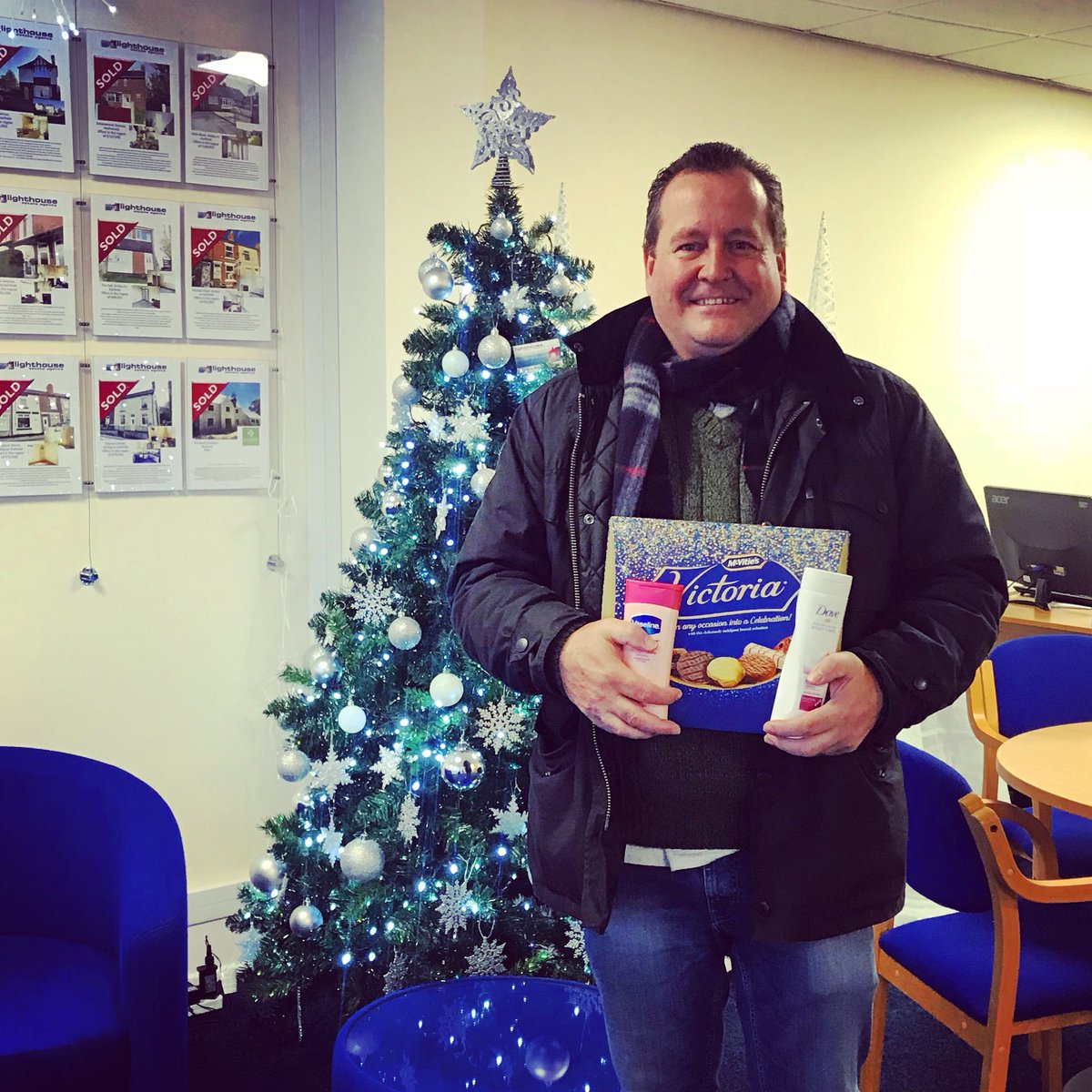 LighthouseEst's tweet image. A Big Thank You to Jane and Sean for their kind donation to our local @ChristmasKirkby Appeal 🎅🎄
Keep those donations coming, just one day left... 

Lighthouse Estate Agents &amp;amp; Lettings
Your Established Family Run and Owned High Street Agent. 
Call us for a Free Valuation