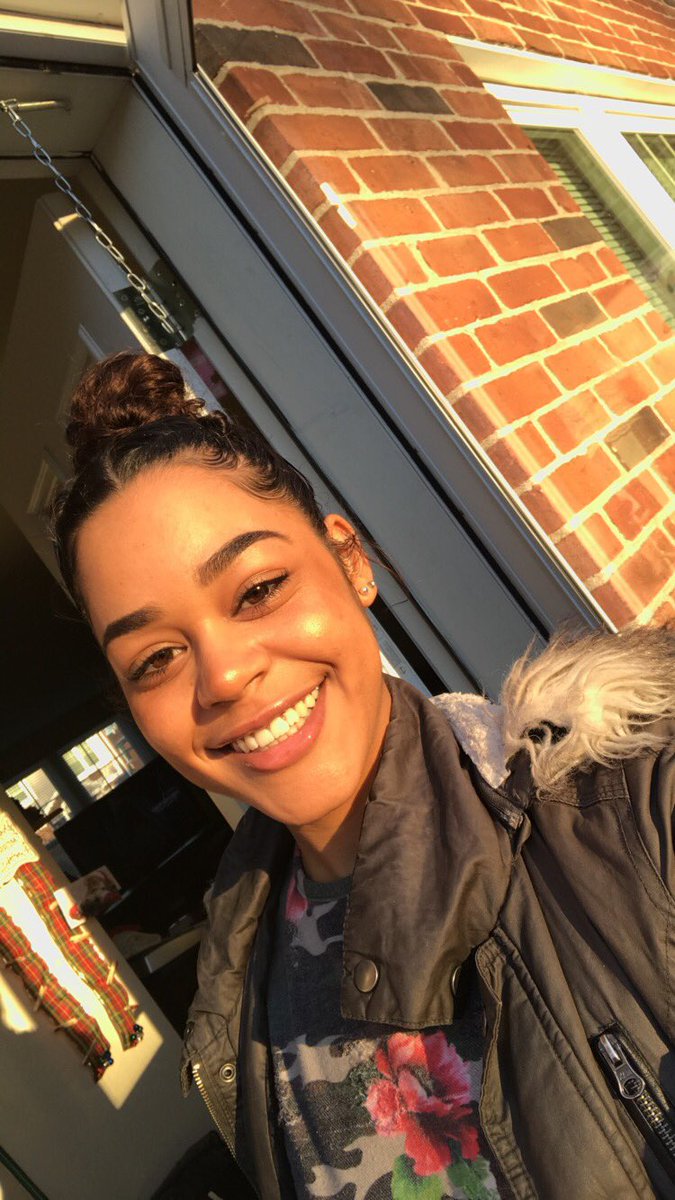 twyDollaSign's tweet photo. “What are you mixed with?” 

   Sexy and beautiful 🤷🏽‍♀️ https://t.co/ZlpZ2JYB5R