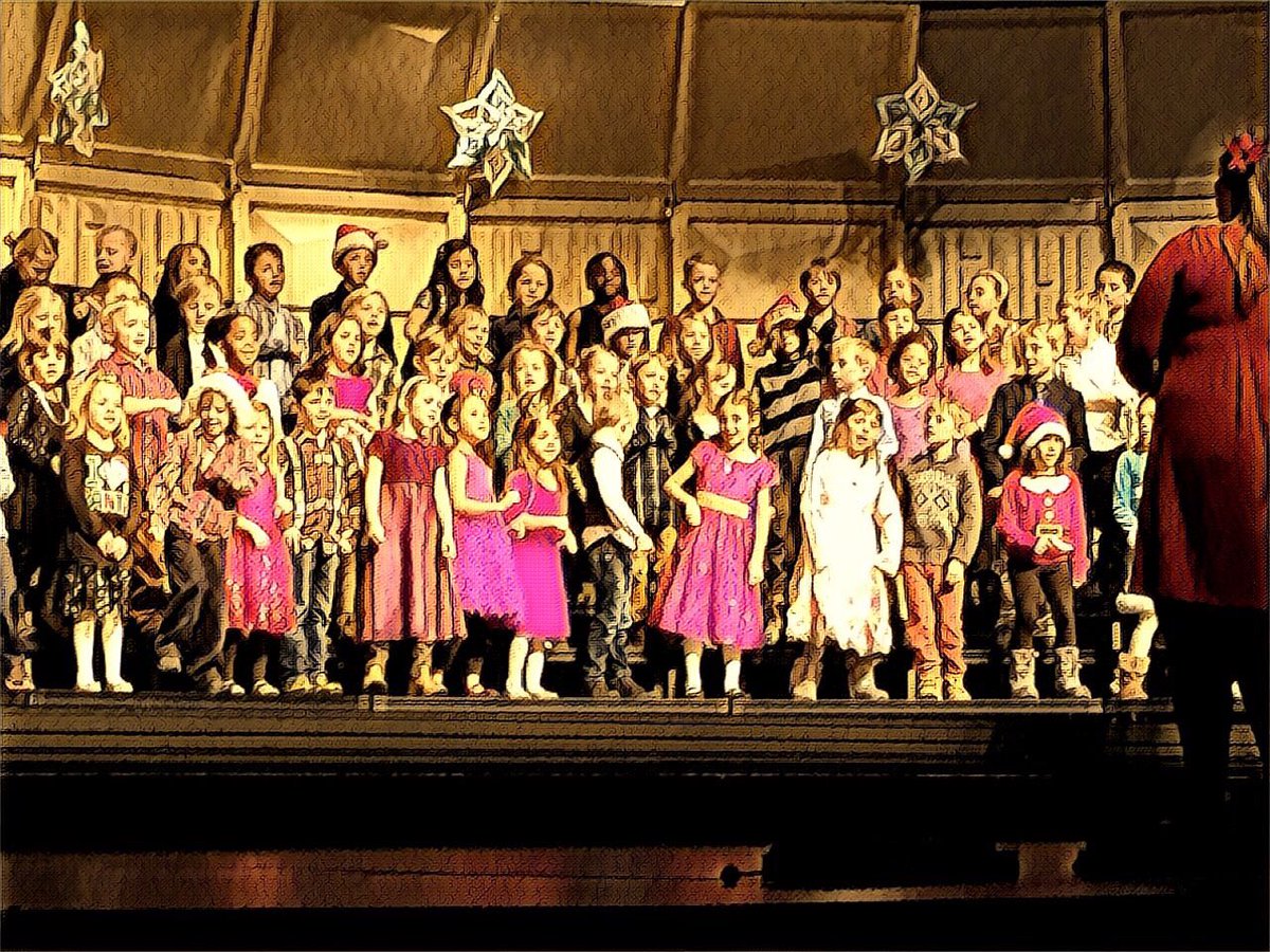 rachelmarker's tweet photo. Thank you for a special winter concert, Longfellow! #LOlearns #BSD7chat @BSD7Schools https://t.co/k7FuZsYYBv