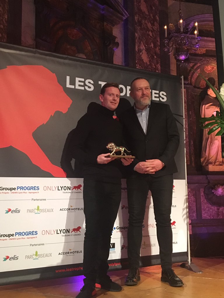 Le trophée de LA VIE NOCTURNE est remis par François GAILLARD, directeur général d’@OnlyLyonTourism et Congrès à l’#AZARCLUB représenté par Benjamin LAVOREL, co-fondateur. #tropheesdutourisme2018