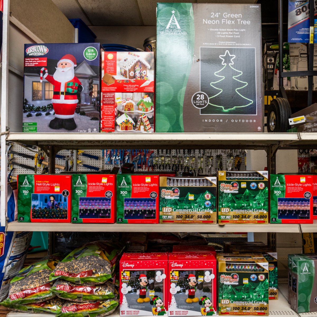BBTrueHardware's tweet photo. Running late on your Christmas decorations? We've got you covered. #Croydon #MyHardwareStore #TrueValue https://t.co/mOsPvOFVK1