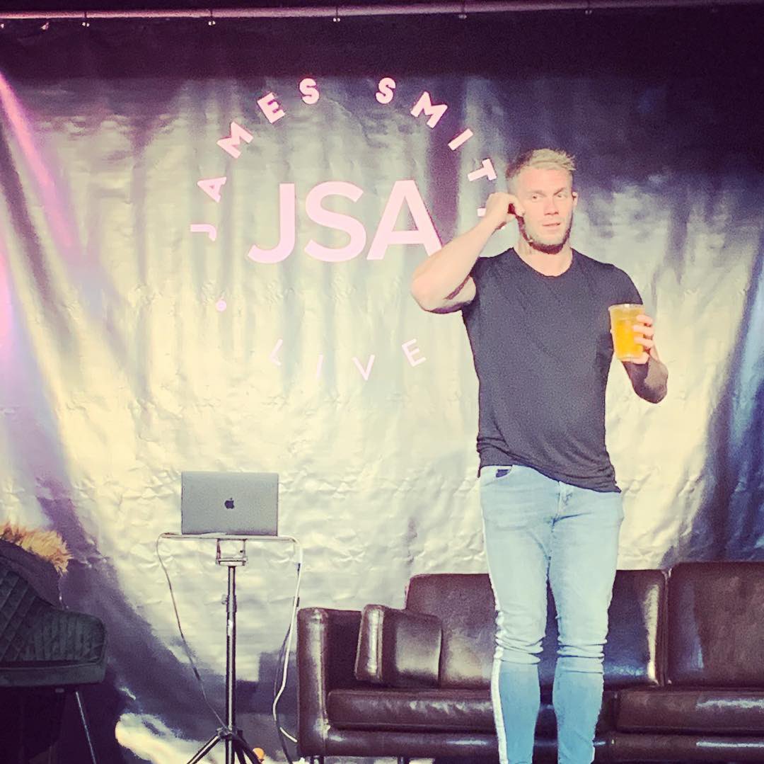 rossballinger's tweet image. When you meet your NEW hero, dance on stage for a FREE hoodie &amp;amp; thoroughly enjoy a LIVE show... absolute lengend, thanks @JamesSmithThePT 🙌🏻💪🏻🤩... #jamessmithlive #jamessmithacademy #caloriefuckingdeficit