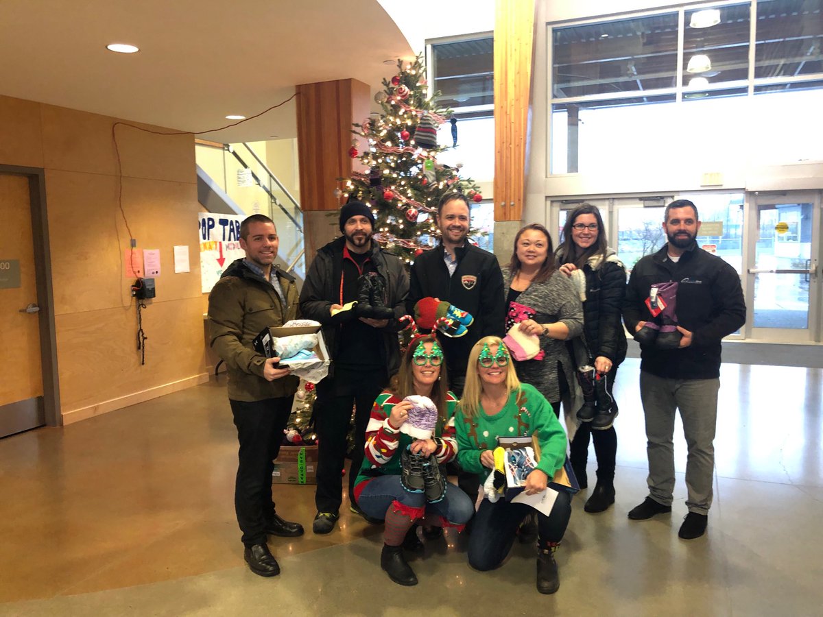EMackie's tweet photo. It’s the most wonderful time of the year!  Thank you to Justin from Murray Honda and his team of wonderful elves!  Shoes, boots and toques to help our families. #SD33 #MurrayHonda https://t.co/DILvFPfTal