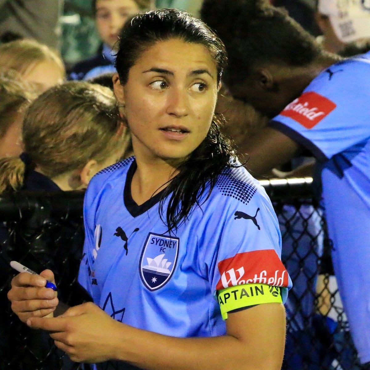 KLZphotography1's tweet photo. @SydneyFC Captain @midfielderT meets the fans after a huge 5-2 win 🙌
.
RND 7 @WLeague 2018/19
@SydneyFC V @AdelaideUnited
Thursday 13th December 2018
#wleague #SYDvADE #WhereHeroesAreMade
#InspiredMomentsCaptured ❤️ https://t.co/Aij9RqDOMS