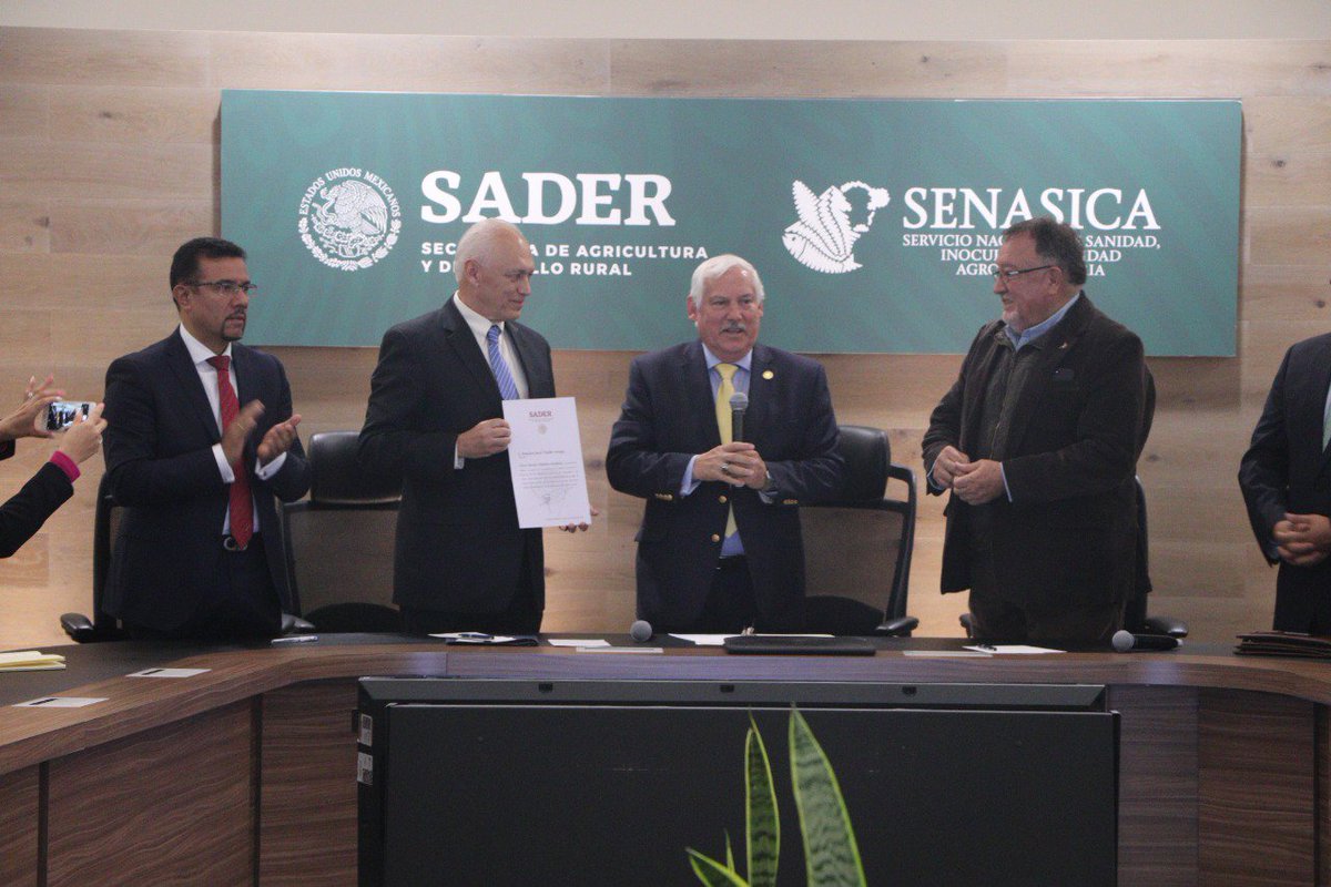 El Titular de SADER <a href="/vmva1950/">Víctor Villalobos Arámbula</a> designó al Dr. Javier Trujillo Arriaga como Director en Jefe del #SENASICA ¡Felicidades!
