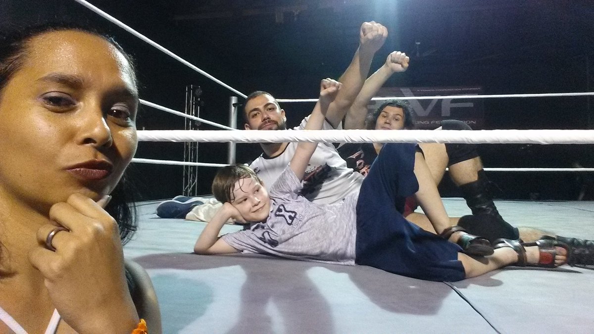 #TranquiloPose #BWF #NoiteDosCampeoes #LutaLivre #LuchaLibre #ProWrestling @Zelina_VegaWWE @AndradeCienWWE