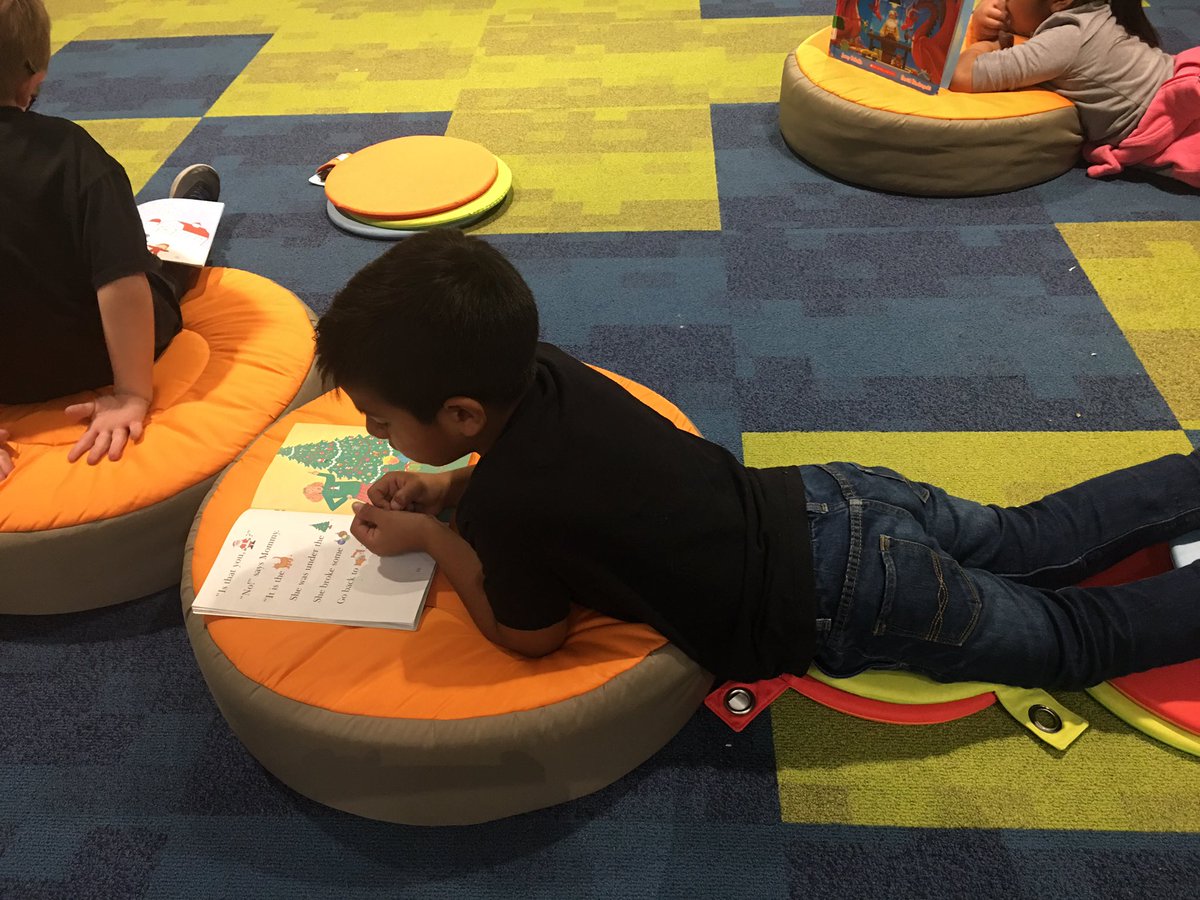 LMAwolfreaders's tweet photo. Comfy, cozy reading time! Winter is a great time share some space and read with friends! @LMA_SMUSD https://t.co/eNwrSUUYvv