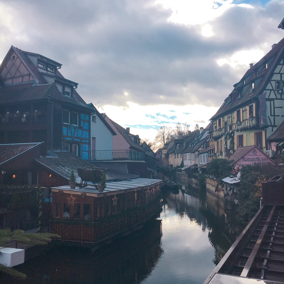 ありすがわゆうこ Tabijo Twitter પર 心がぴょんぴょんする街コルマール その辺からチノちゃん ココアちゃんが出てきてもおかしくない街並みだった あー可愛いんじゃー ごちうさ ご注文はうさぎですか フランス コルマール クリスマス