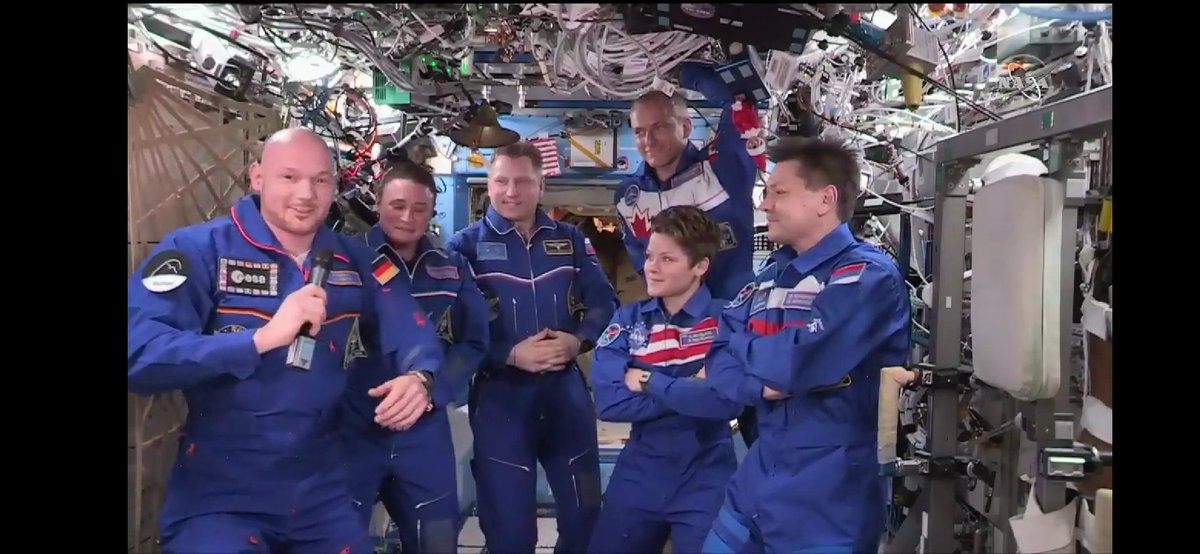 ESA_de's tweet image. Jetzt live: @Astro_Alex bei der Durchführung der #Changeofcommand Zeremonie