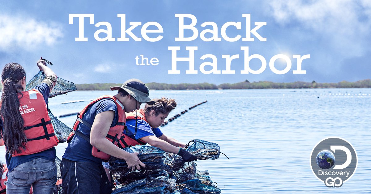 TUNE IN TONIGHT 8pm EST <a href="/Discovery/">Discovery</a> to watch <a href="/HarborSchool/">Harbor School</a> #TakeBacktheHarbor. Emmy winning directors Kristi Jacobson &amp; <a href="/RogerRossWill/">Roger Ross Williams</a>: "When we come together, regardless of age, neighborhood... we can establish sustainable solutions that benefit everyone." @MottoPictures