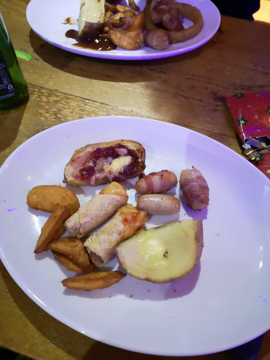 JesamineCB's tweet photo. #BESFEST £50 of food after an hour wait with no veggie option?! Sorry, but I'm leaving guys... https://t.co/vjbvTxLQUt