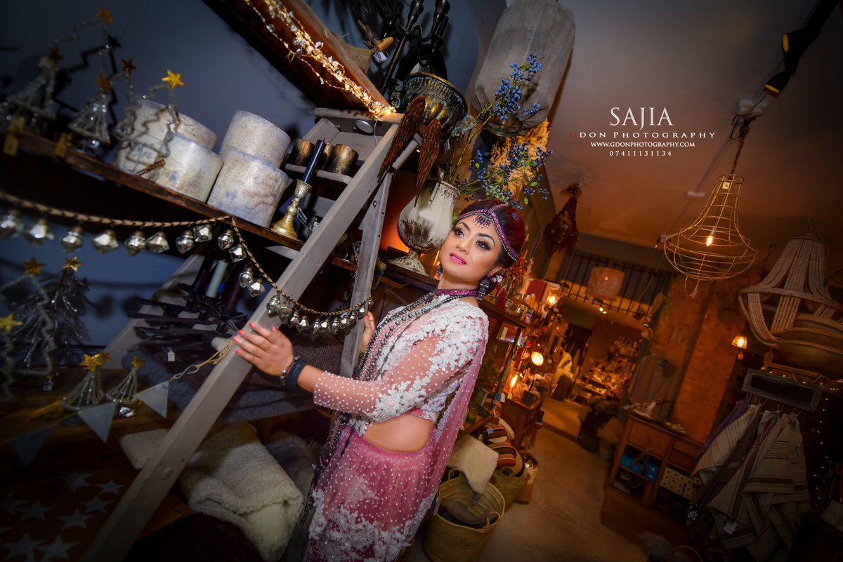 FabUK_Asia's tweet photo. Handmade Traditional Srilankan bridal outfit with a modern touch Designer: Dinendra Senavirathna Makeup artist: Chesmi Rodrigo Photographer: Gayan Chinthake Floral bouquet: Nilly Flowers
#fashionsrilanka #fashionAsia #FabukMagazine #Fabuk #weddingdress #handmadefashion https://t.co/TtlDxmPCSF