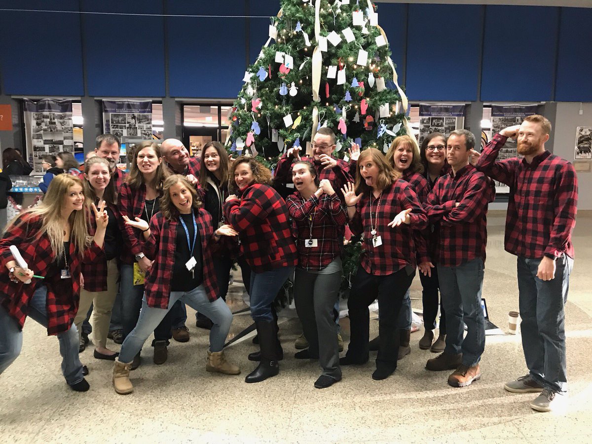 MrJohnsonCCMS's tweet image. It’s beginning to look a lot like Christmas #teachingrocks #lovemyjob #ccms #falconfamily #falconspirit #flannelfam