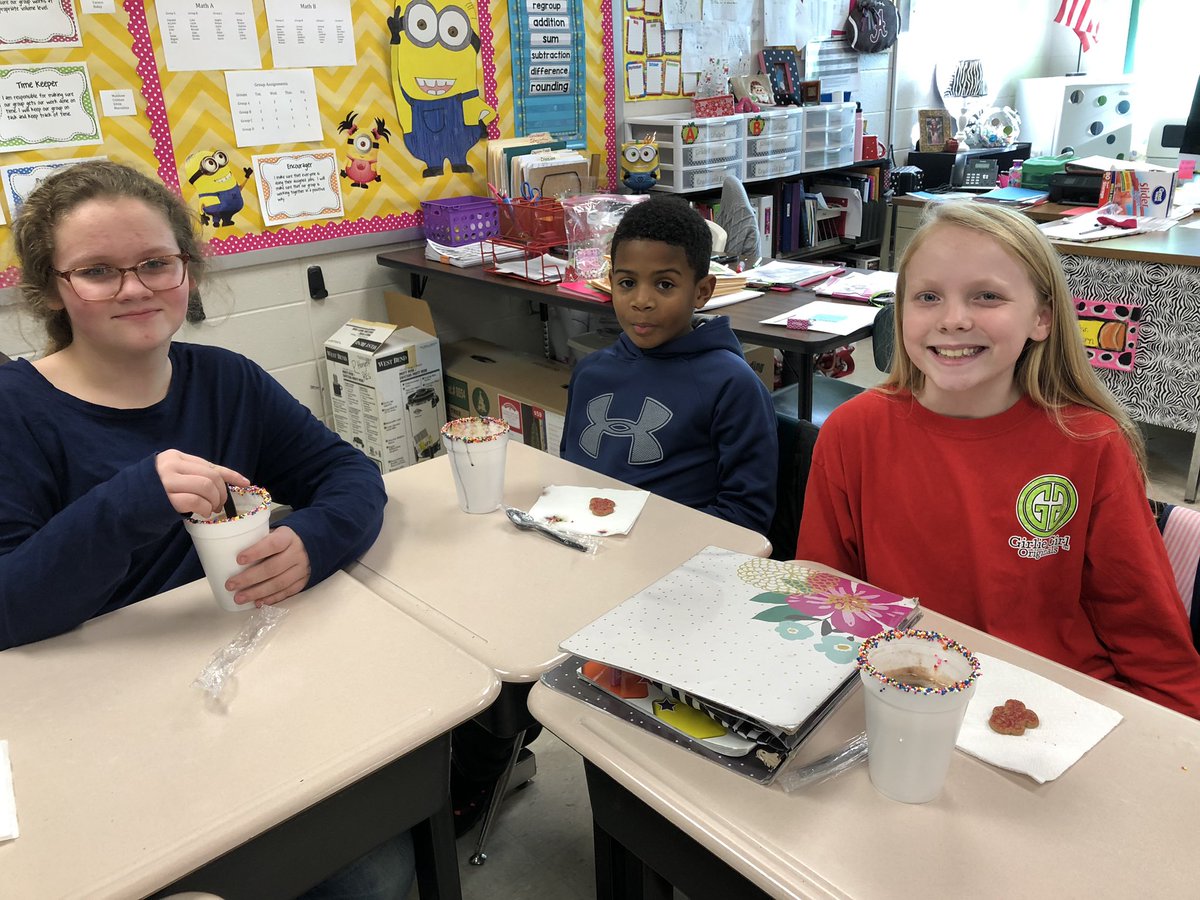 ThornClass's tweet photo. Best way to end Christmas Around The World is with hot chocolate and gingerbread cookies! @RESelem #RCSBestYearYet https://t.co/Pbb06iJwWH