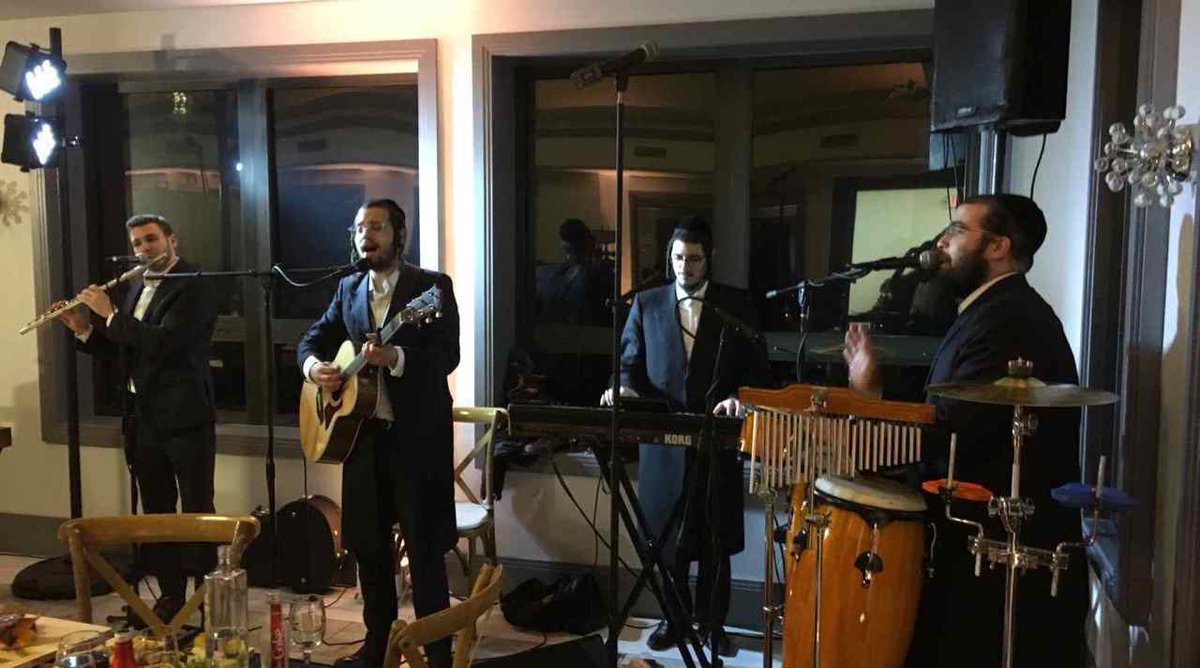Jewish Music (@jewishmusichook) on Twitter photo Beautiful #Simcha tonight by the great #AriHill singing & guitaring with the awesome <a href="/MoishyGlick/">Moishy Glick</a> productions Beautiful #Simcha tonight by the great #AriHill singing & guitaring with the awesome <a href="/MoishyGlick/">Moishy Glick</a> productions