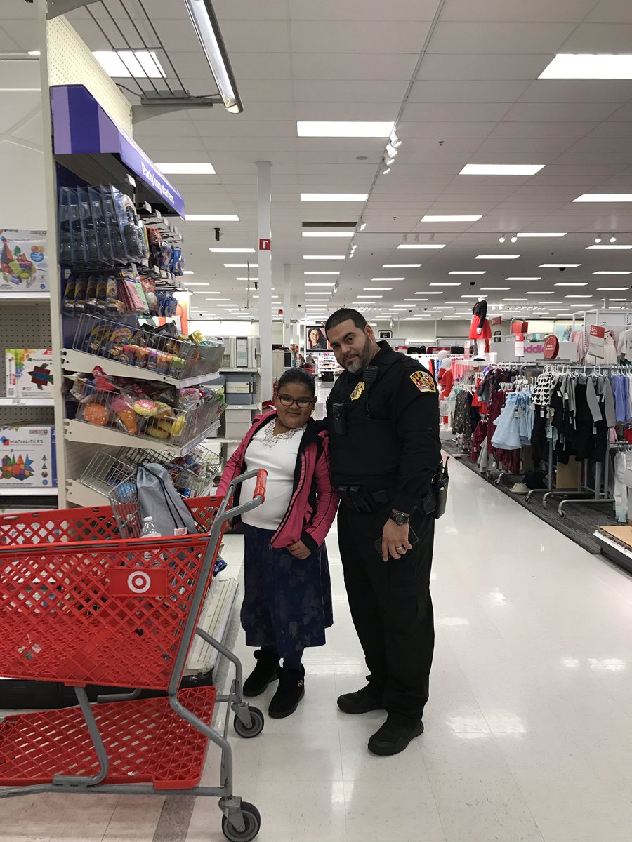 T2007 Hero’s and Helpers Event! Thank you team for putting huge smiles on the faces of the kids! They were so excited!