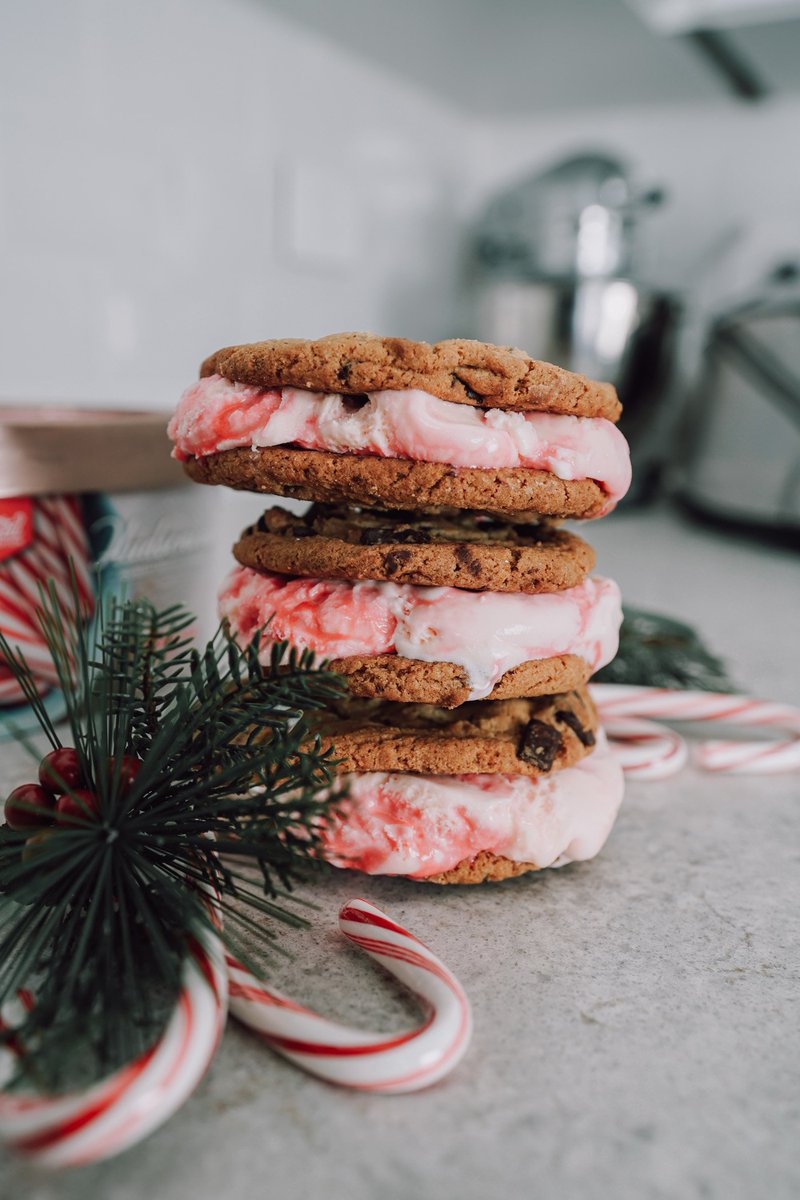 alilyloveaffair.clickable.cards/kJUU1

What better way to kick off the new week than with a killer holiday party recipe. These tasty, no-fuss Peppermint Ice Cream Sandwiches are an immediate crowd pleaser. ⁣@Hudsonville_IC #HudsonvilleHoliday