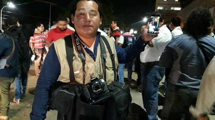 tabascoenred's tweet photo. Presunto personal de la @FGETabasco agredió al reportero gráfico de @heraldodetab Carlos Manuel Pérez  Rodríguez,  uno de los presuntos policías sacó un arma https://t.co/3gRX3sn4dd