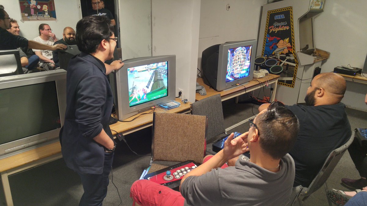 RepetitiveKing's tweet photo. A good FGC end of the year throwback. @NagataLockII and his opponent (Can't seem to tell who it is) playing #CvS2 so hard at #RetroRunback that they froze and as we later found out, killed the PS2.

The event wasn't as crazy as our Dashfest events, and I am grateful for that lol. https://t.co/PwXnih0sFp