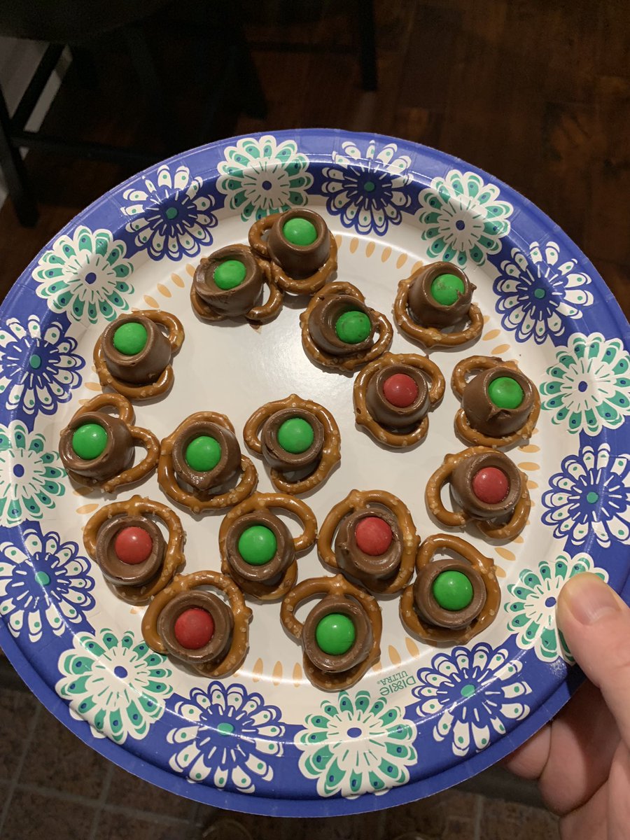 DaTa_FrY's tweet photo. @MattMaloneTV didnt have pecans but I did have M&amp;Ms. https://t.co/UTIcXUhQSn