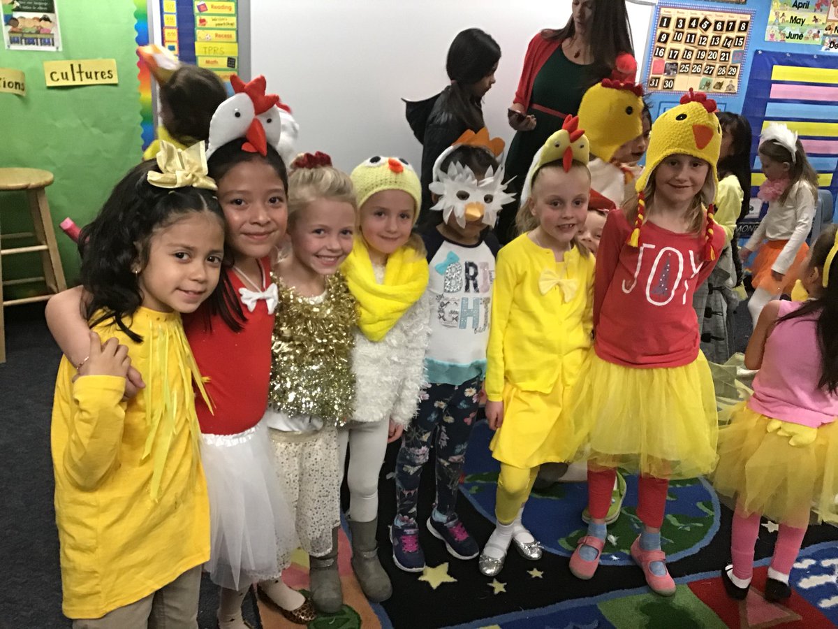 JuanCarlos_DVE's tweet photo. Winter Celebration Concert!! Gracias a Maestra Patrícia ! You rock! @Kendracarpen @summitk12 #ssedu #dvechat      @ms_harroun https://t.co/DCLr1z4Zjp