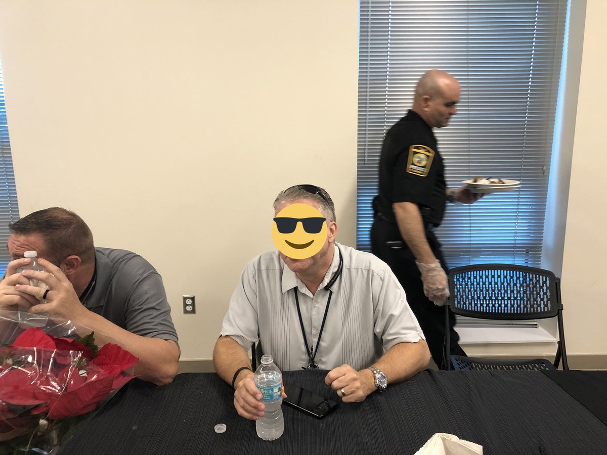 frostbitecra's tweet image. While @PIONellyJ took #selfies I was busy cleaning up!!! 😗😗😗
Yup, I had busboy duties today. 
#HolidayLuncheon #WeWorked 

@CeceFrazer where weee you? 🧐🧐🧐🧐