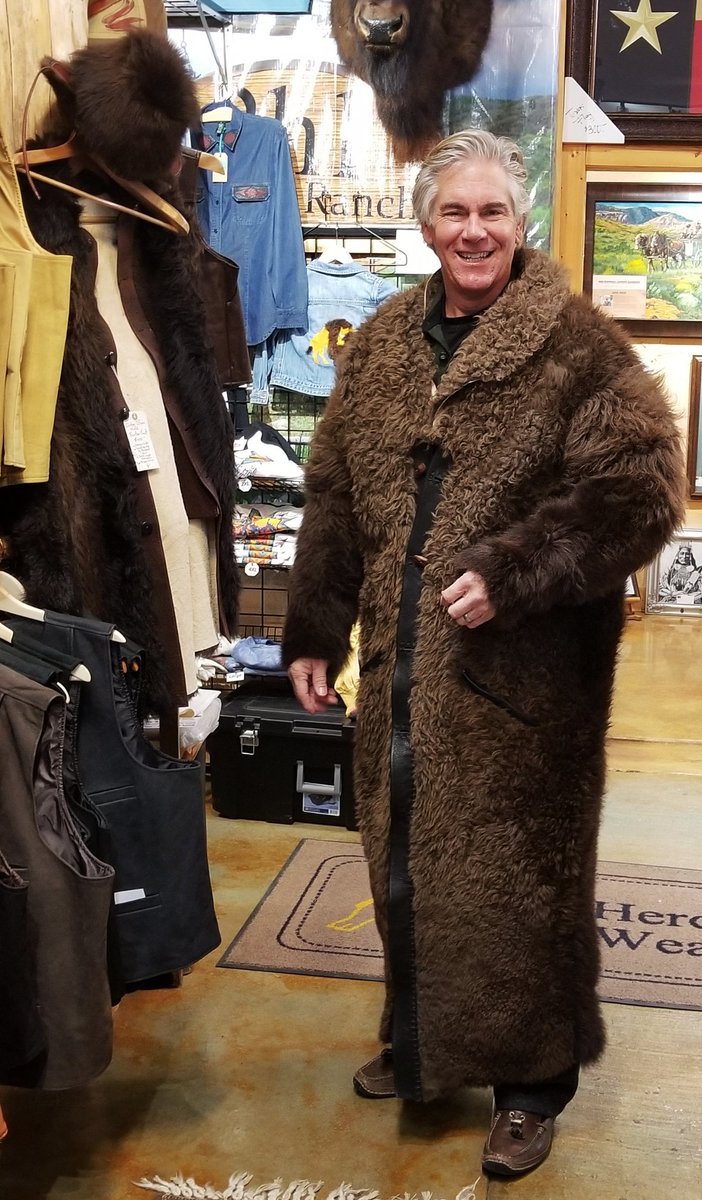 SteveScottTV's tweet image. Does This Make Me Look Fat?..A full-length bison coat from #buffalogold keeps you warm in the worst cold and wind. I really so need this! #buffalogold.org #bison #bisonrobe #buffalo #sustainable #bisindown #warm #comfortable