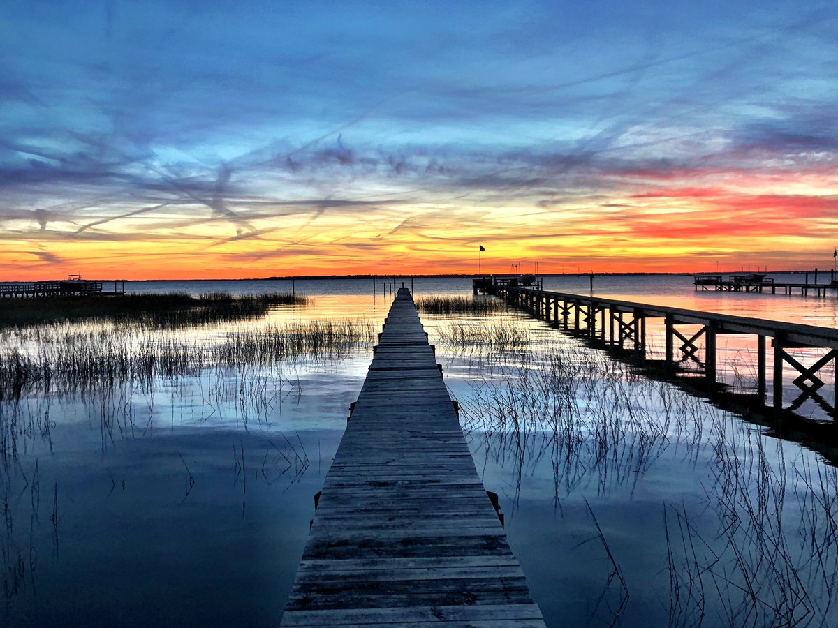 We got treated to a pretty GREAT sunset tonight.  #charlestonharbor #oldvillage @chswx @RobStormTeam2