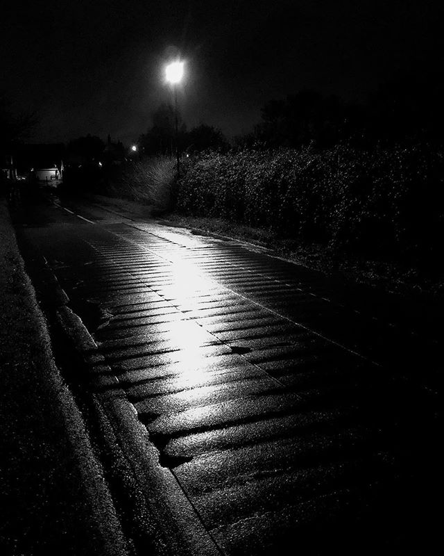 Pteropus_66's tweet photo. The winter streets of Hemingford Abbots on 16 Dec 18 #365 350/365
#monochrome #monochromephotography #blackandwhite #blackandwhitephotography #bnw #bnwphotography #bnw_street #hemingfordabbots #hemingfords https://t.co/N5lLK665cs