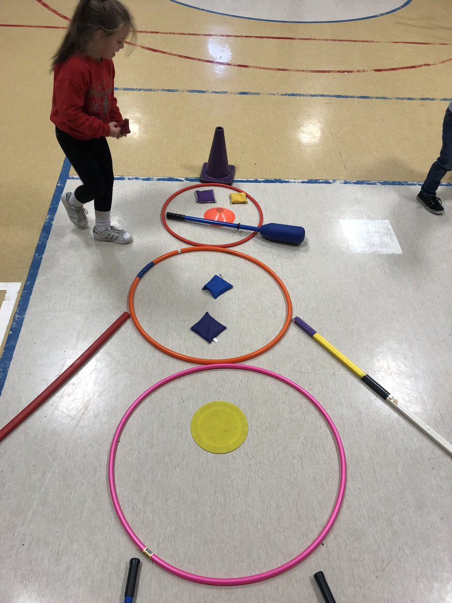 MrGrimaPE's tweet photo. My students had a blast exploring their creative side while constructing snowmen out of P.E. Equipment. #GameOn2018 #ParsonsSpark #GSDPride @superGSD @villak_villa https://t.co/2iQBr6GARC