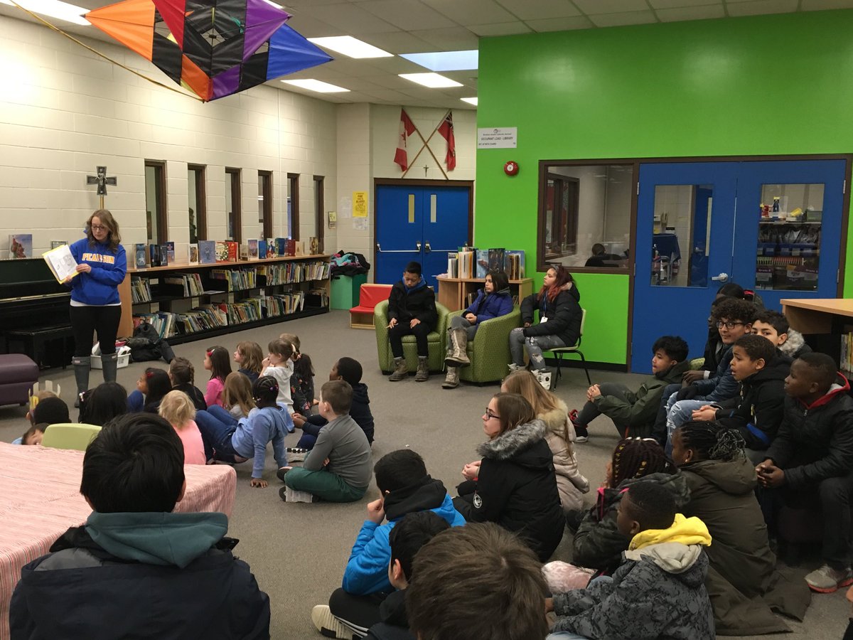 LBPearsonOCSB's tweet image. Ms. Leduc’s Grade 8 Religion students read their Christmas stories to Ms. Joyce’s grade 1 students at @StBrAndreOCSB today. What a wonderful partnership! #ocsbdeeplearning #learningpartnerships #newfriends