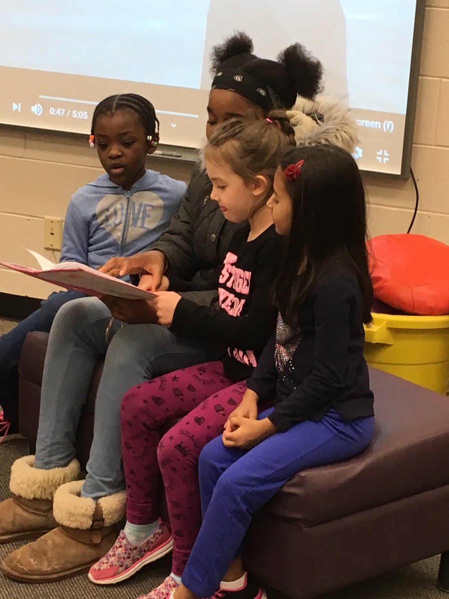 LBPearsonOCSB's tweet image. Ms. Leduc’s Grade 8 Religion students read their Christmas stories to Ms. Joyce’s grade 1 students at @StBrAndreOCSB today. What a wonderful partnership! #ocsbdeeplearning #learningpartnerships #newfriends