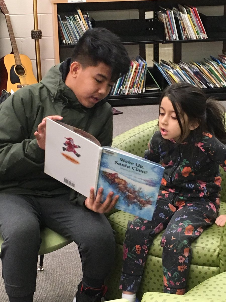 LBPearsonOCSB's tweet image. Ms. Leduc’s Grade 8 Religion students read their Christmas stories to Ms. Joyce’s grade 1 students at @StBrAndreOCSB today. What a wonderful partnership! #ocsbdeeplearning #learningpartnerships #newfriends