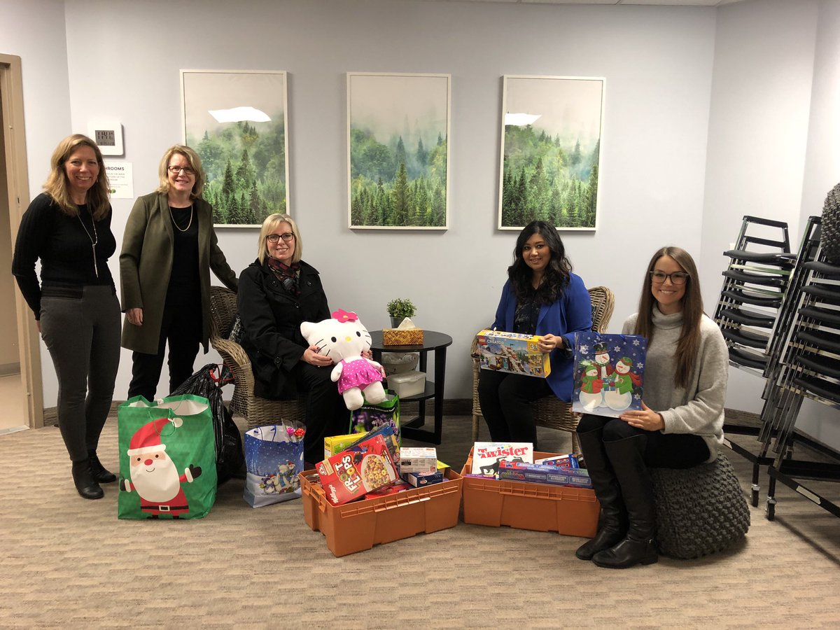 Excited to support our continued partnership with <a href="/CamerayServices/">Cameray Family Svcs.</a> for the holiday season,toys,food, $1000 in gift cards,clothing. A special thank you to New West branches, our partners and Station Square for your support <a href="/maehpowell/">Mae Powell</a> @MauroManzi_TD @GurjivChahil_TD <a href="/BruceGray_TD/">Bruce Gray</a>